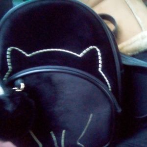 Meet your Posher, Lrrty